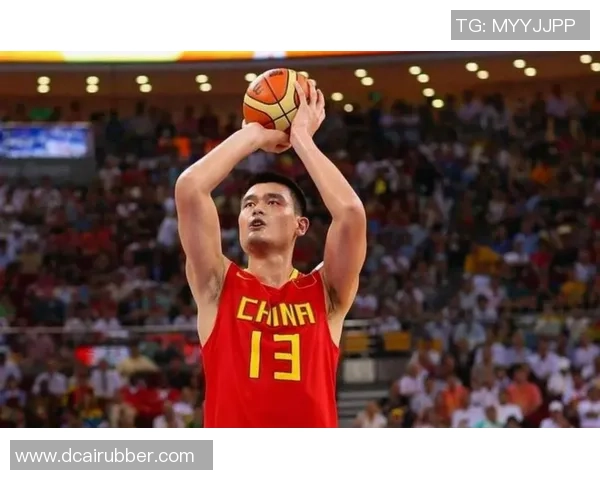 姚明眼睛小却不妨碍他成为篮球巨星的辉煌成就与个人魅力