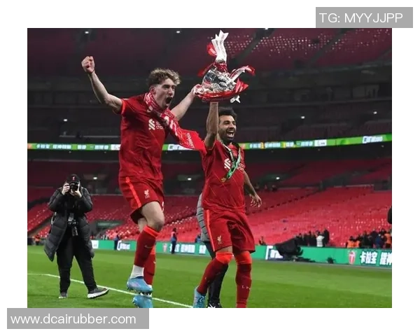 足总杯激战那不勒斯与利物浦战平红牌事件引发全场热议与转会猜测 足总杯激战那不勒斯与利物浦战平红牌事件引发全场热议与转会猜测